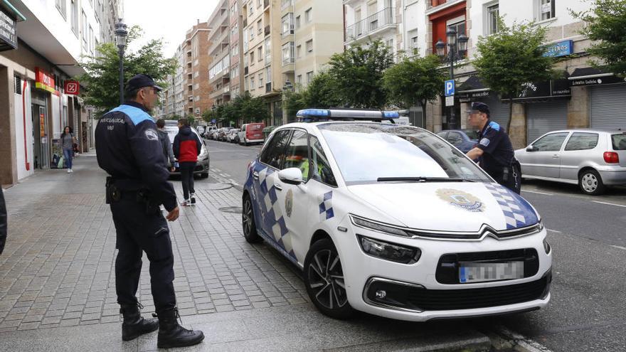 Una patrulla de la Policía Local de Vigo. // FdV