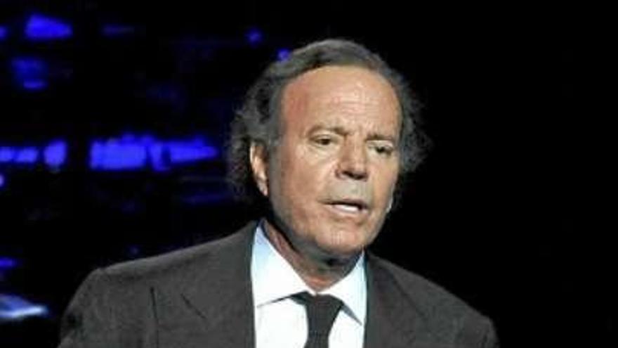 Julio Iglesias.