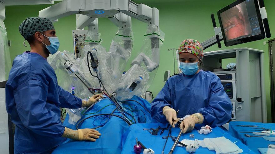 Los robots ya operan a los pacientes del tumor más letal en la provincia de Alicante, el cáncer de pulmón