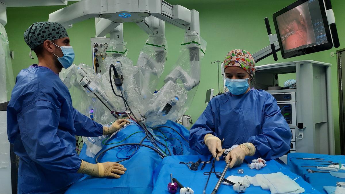 Operación de cáncer de pulmón con el robot cirujano