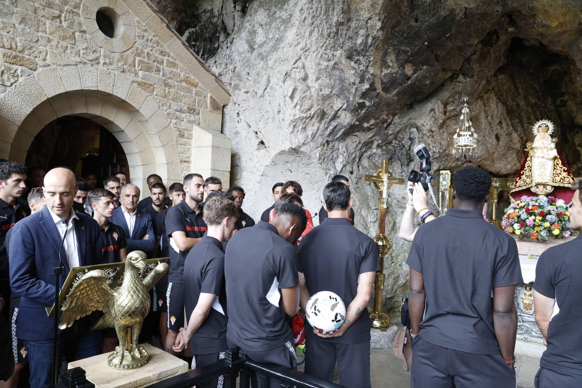 EN IMÁGENES: Visita del Sporting a La Santina en Covadonga