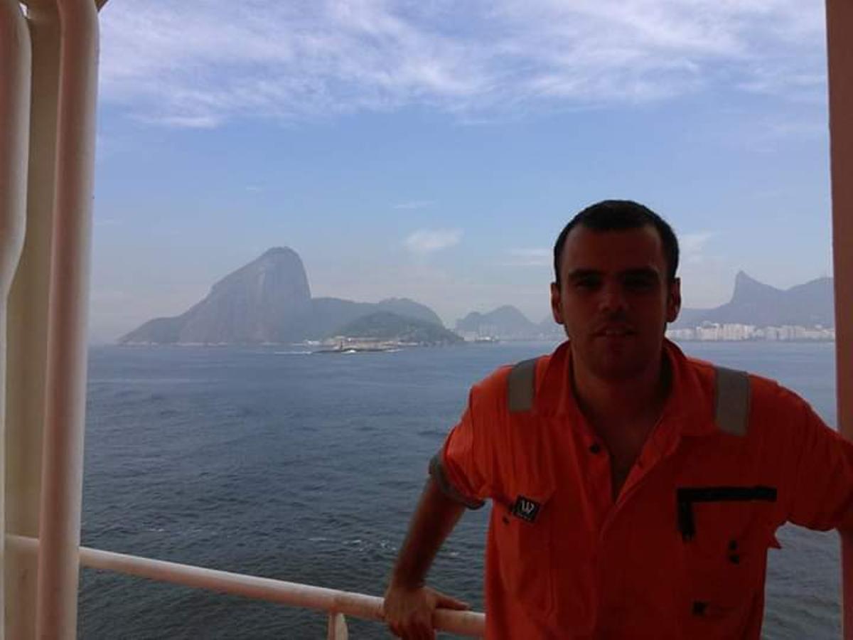 El alcalde de Maraña, fotografiado en el barco entrando a la bahía de Rio de Janeiro.