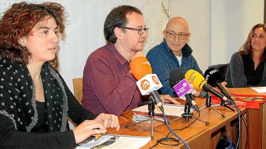 Anna Cervera, directora executiva del Zoom; Jordi Comellas, director del Zoom; Pere Camps, regidor de Cultura; i Mireia Claret, presidenta de l&#039;Ateneu
