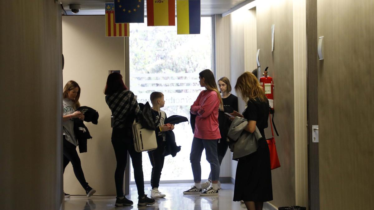 Clases de español para refugiados ucranianos en el centre de idiomes de la U.V.
