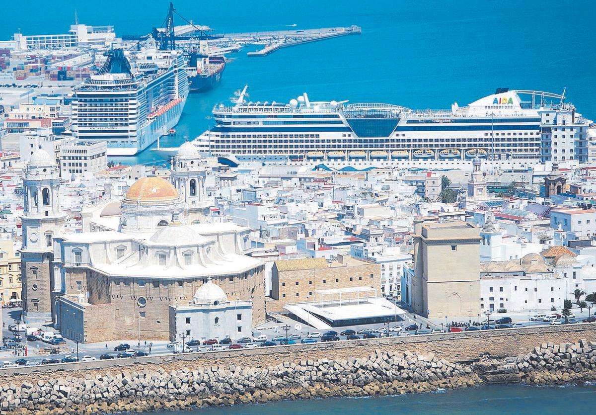 Cruceros en el Puerto de Cádiz.