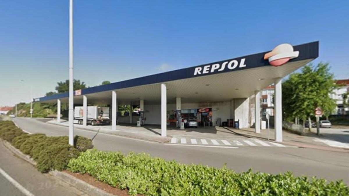 La gasolinera Repsol de la avenida do Cruciero da Coruña