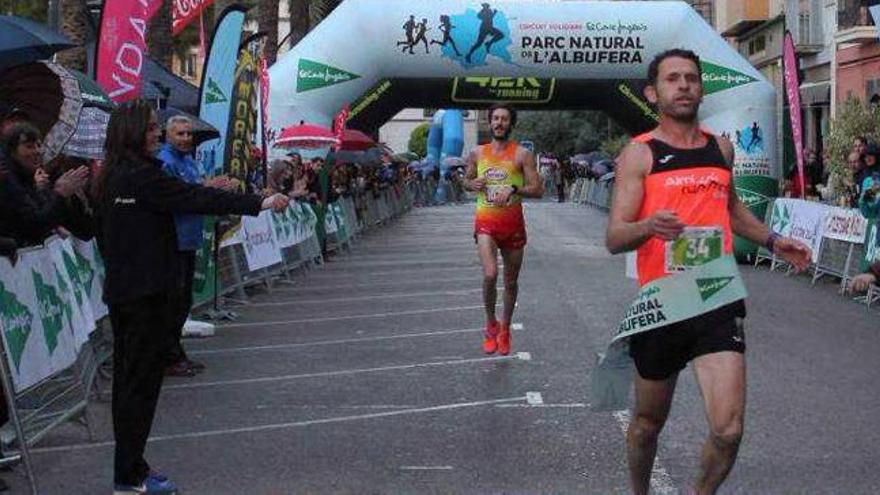 Isabel Checa y Agustín Sieres destrozan el 10K de Silla