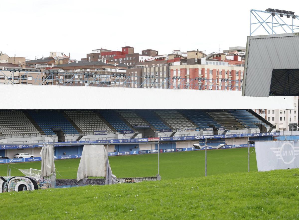El estadio Román Suárez Puerta, cuya concesión asumirá próximamente el Real Avilés. | MARA VILLAMUZA