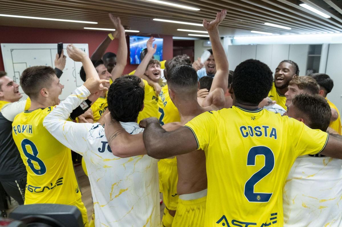 La plantilla del Villarreal celebró la clasificación para la Champions.