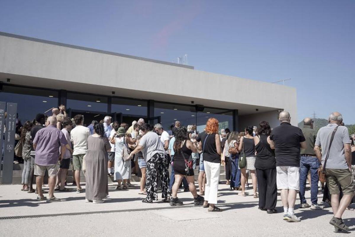El tanatori de Manresa ha quedat petit per al funeral de Carles Vilajosana