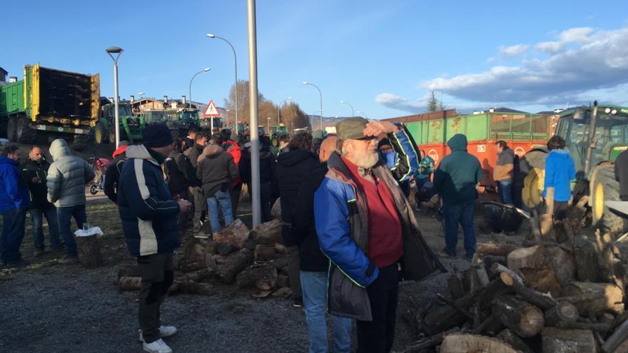 La Revolta Pagesa tensa el trànsit a Puigcerdà i en situa els voltants a punt del col·lapse pels camions aturats