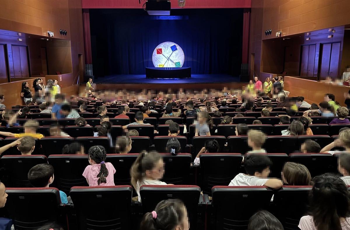 Campaña Teatro en valenciano en Paterna que ha arrancado este martes en el Gran Teatro Antonio Ferrandis.