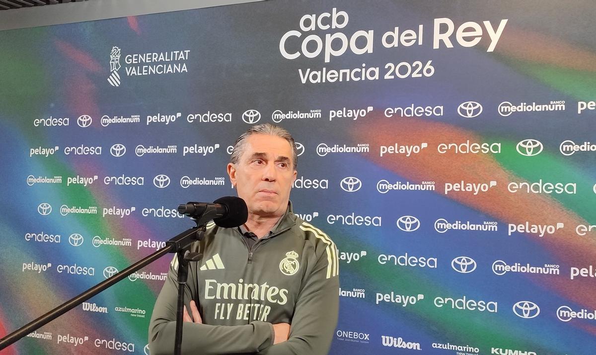 El entrenador del Real Madrid de baloncesto, Sergio Scariolo, en atención a medios en la Copa del Rey de Valencia 2026