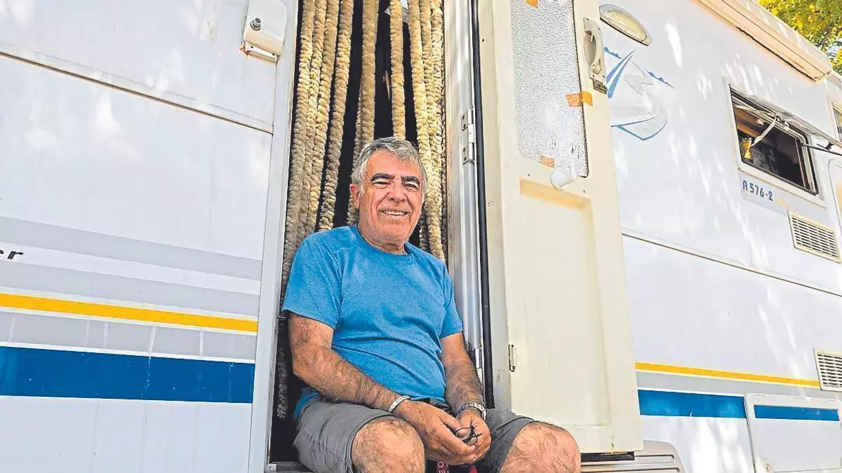 Javier González, caravanista: "Los hijos y nietos de mallorquines acabarán como yo en caravanas"