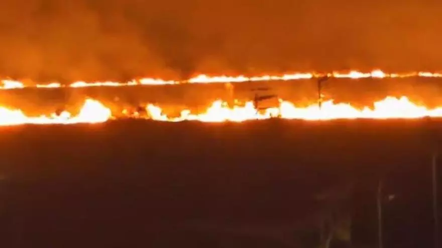 Extinguido un incendio en las inmediaciones de la barriada de Llera en Badajoz