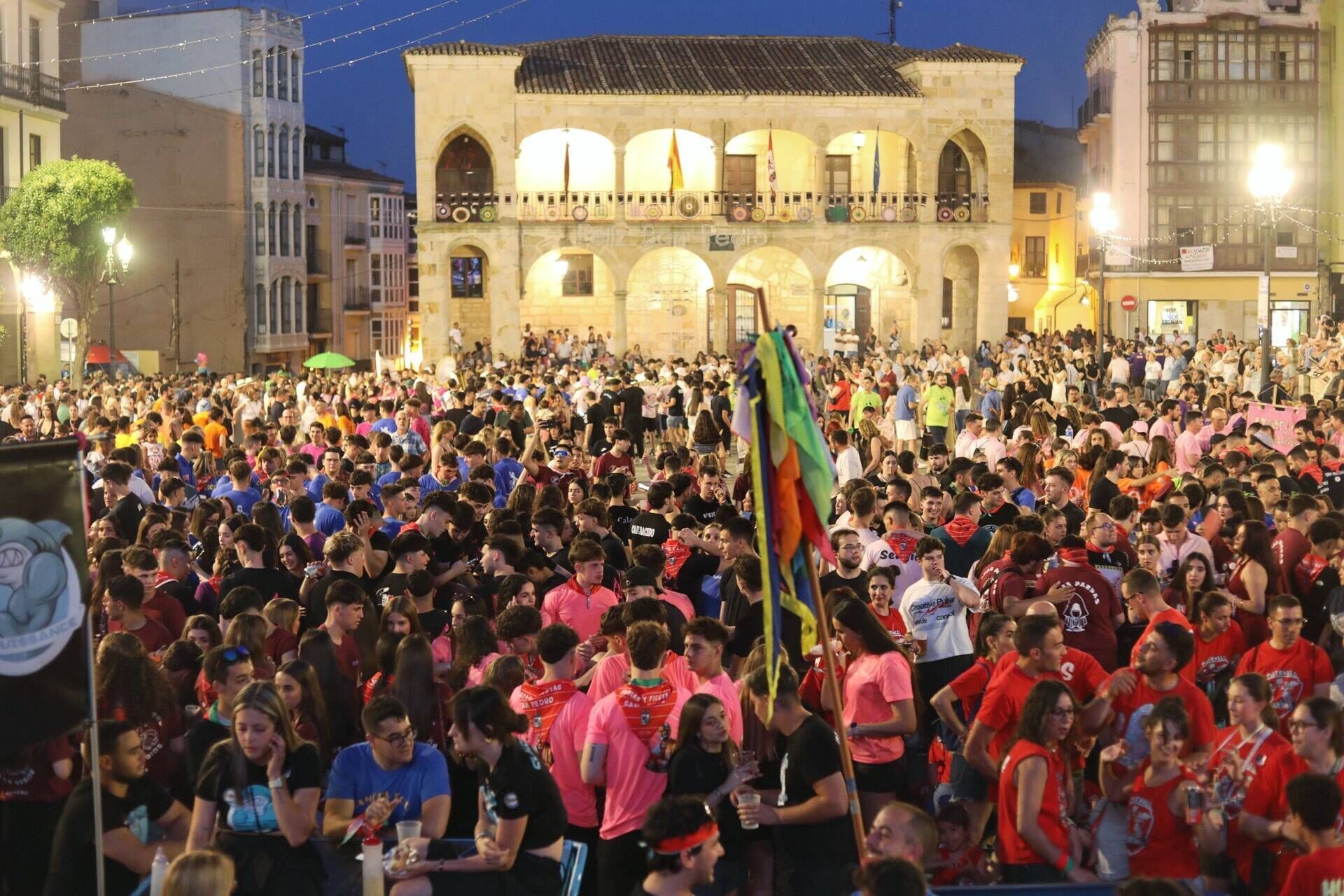 Disfile de peñas de San Pedro 2025 en Zamora