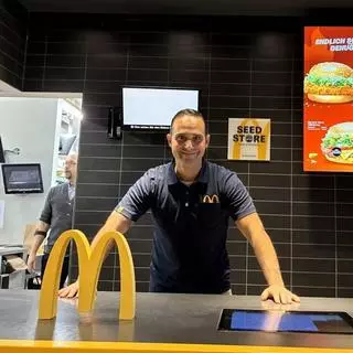 Alexander Nouri: De entrenar en la Bundesliga a dirigir dos McDonald's