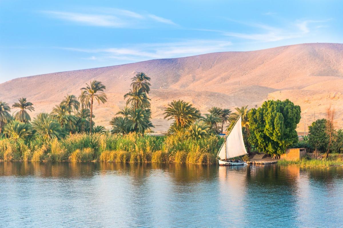 El caudal del Río Nilo a su paso por las tierras de Giza.