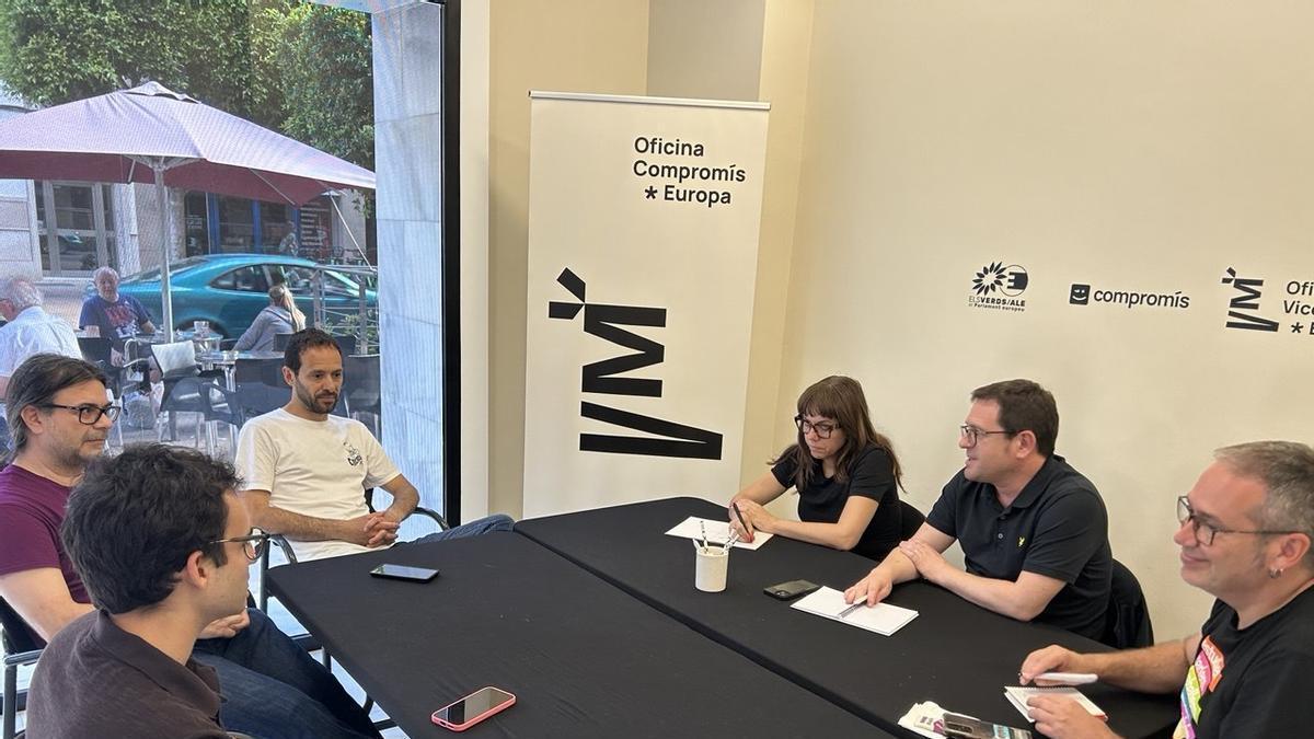 Reunión de Compromís con colectivos relacionados con la movilidad en Castelló.