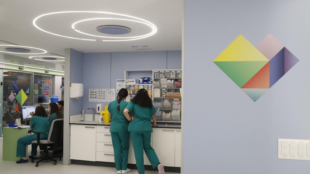 Enfermeras en la UCI pediátrica del hospital Reina Sofía de Córdoba.