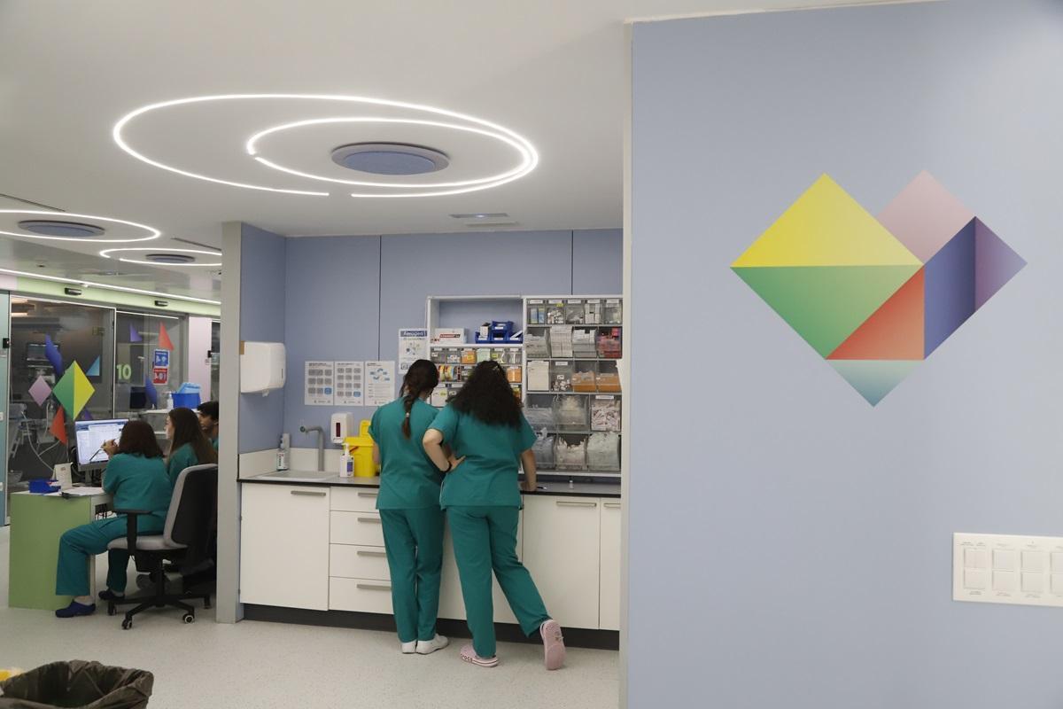 Enfermeras en la UCI pediátrica del hospital Reina Sofía de Córdoba.