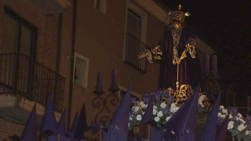 Procesión del Martes Santo recorre las calles de la ciudad. Foto