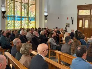 Vora un centenar de persones acomiaden l'artista Pepe Azorín a la Vila