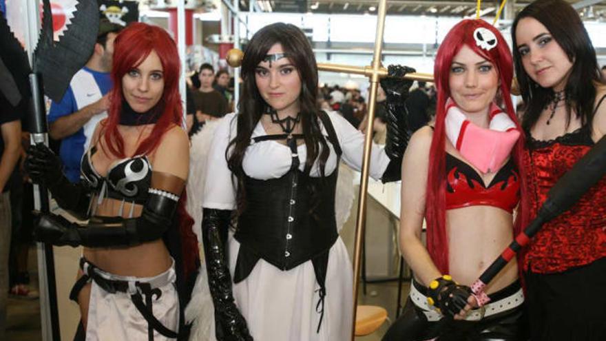 Chicas ataviadas de sus personajes favoritos del Manga ayer en IFA.