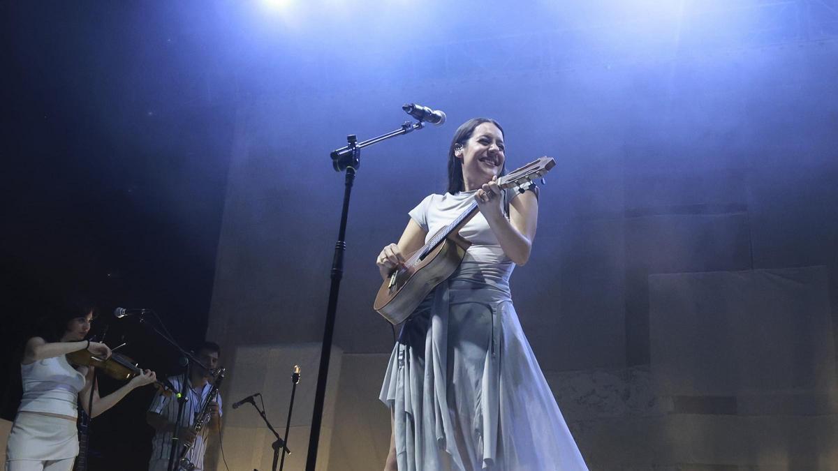 Actuación de Valeria Castro en la Plaza de Toros de Málaga durante el 101 Music Festival Costa del Sol