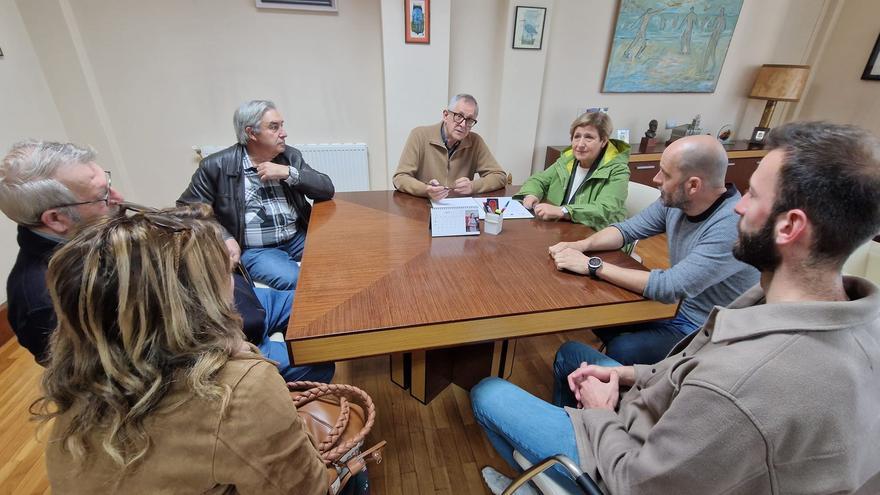 Veinte años de un contrato pionero que adjudicó la limpieza viaria de Carballo a personas con diversidad