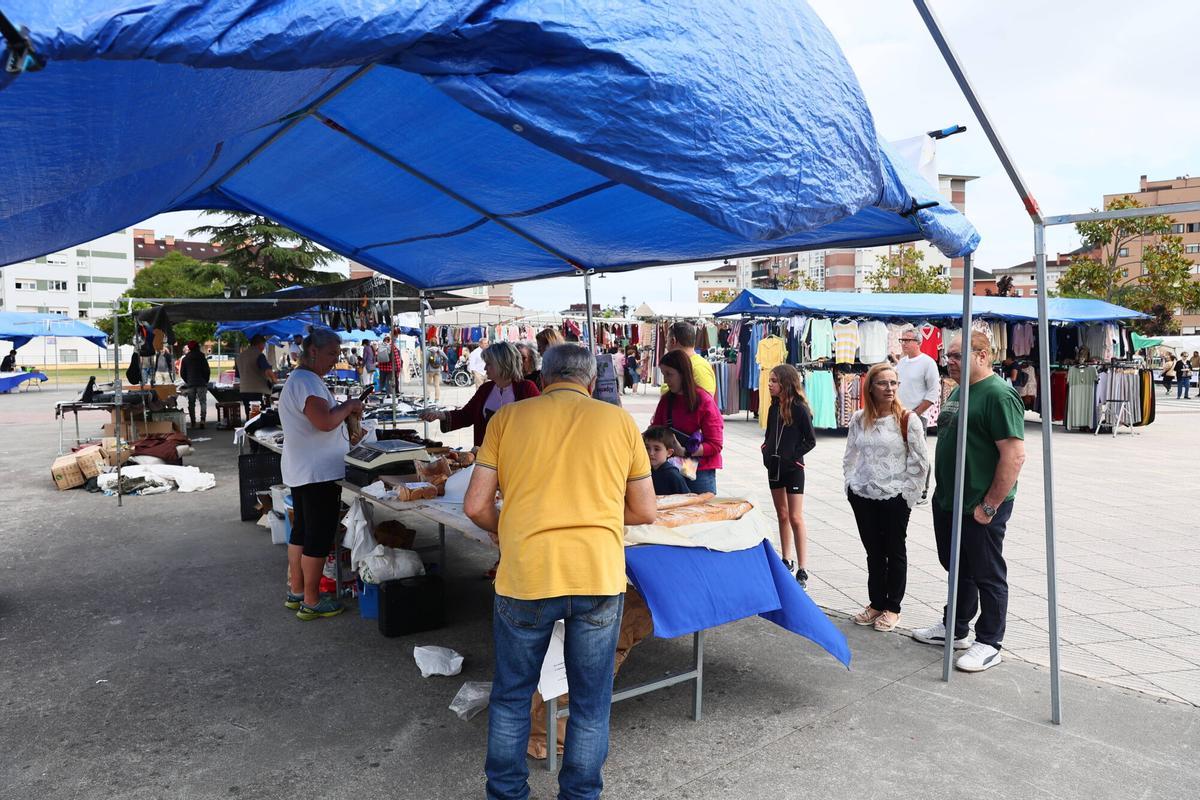 El mercadillo de La Corredoria.