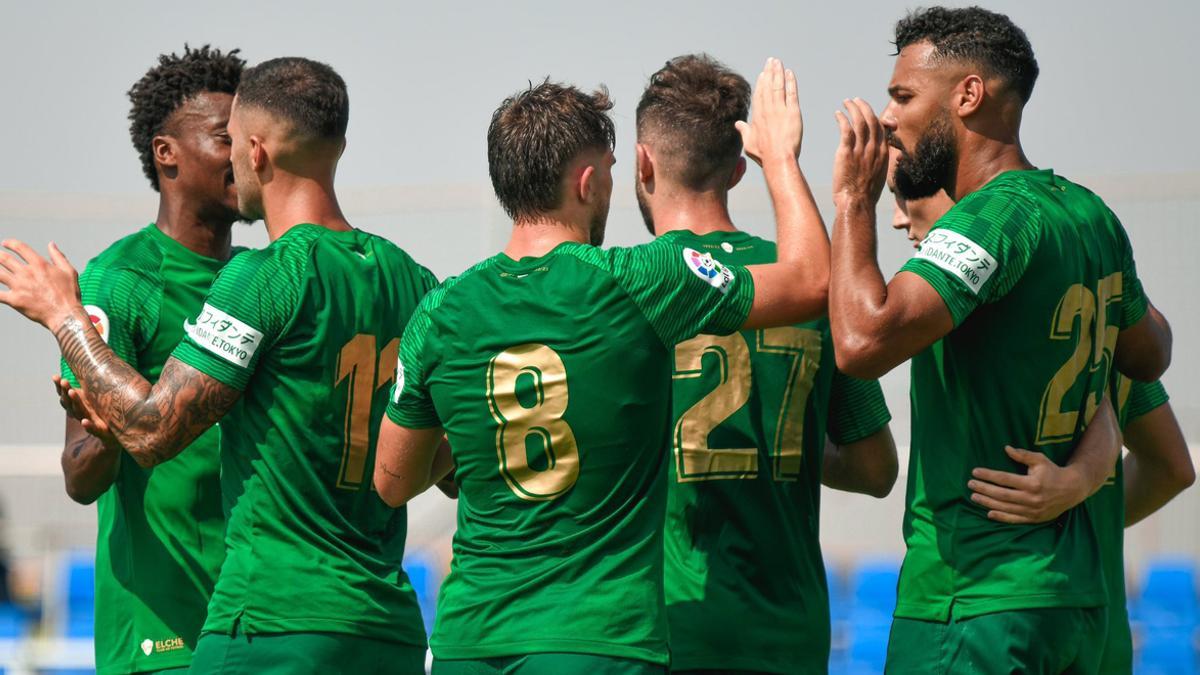 Los jugadores del elche celebran un gol frente al Leganés