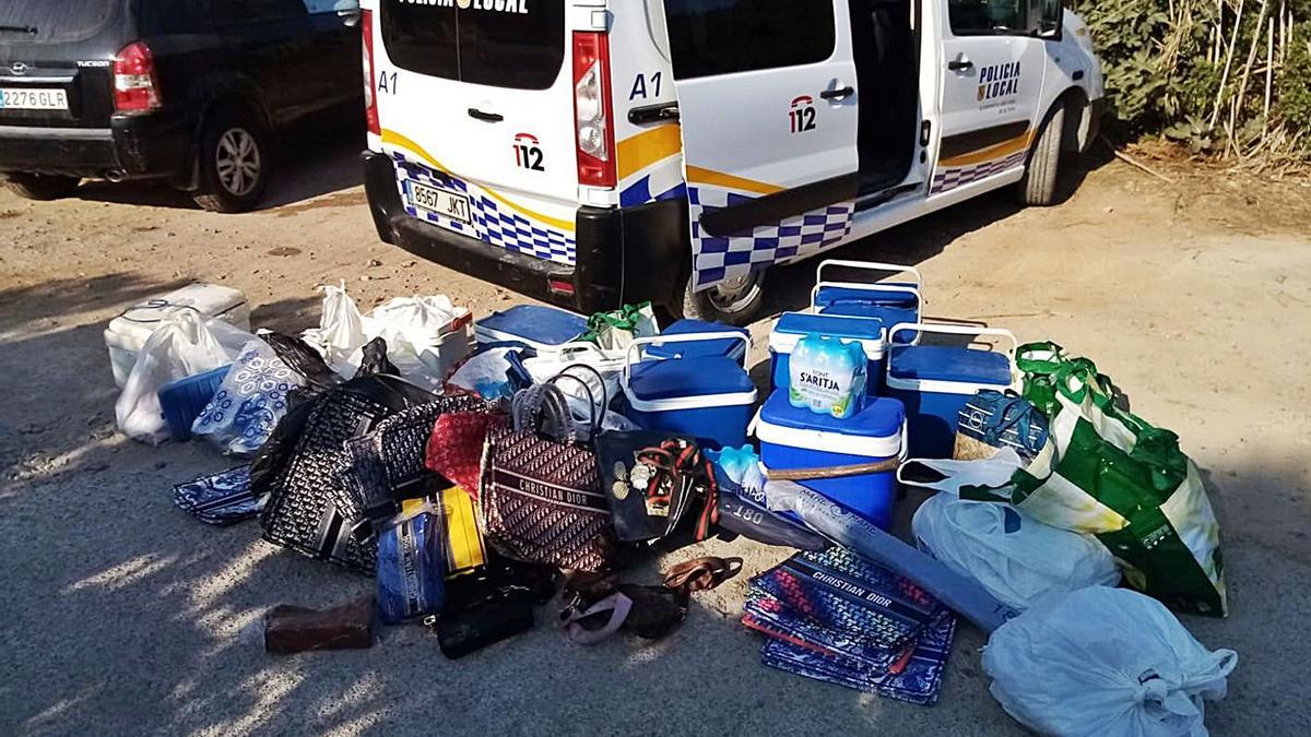 Parte del material incautado por la Policía Local de Sant Josep, ayer. | POLICÍA LOCAL DE SANT JOSEP