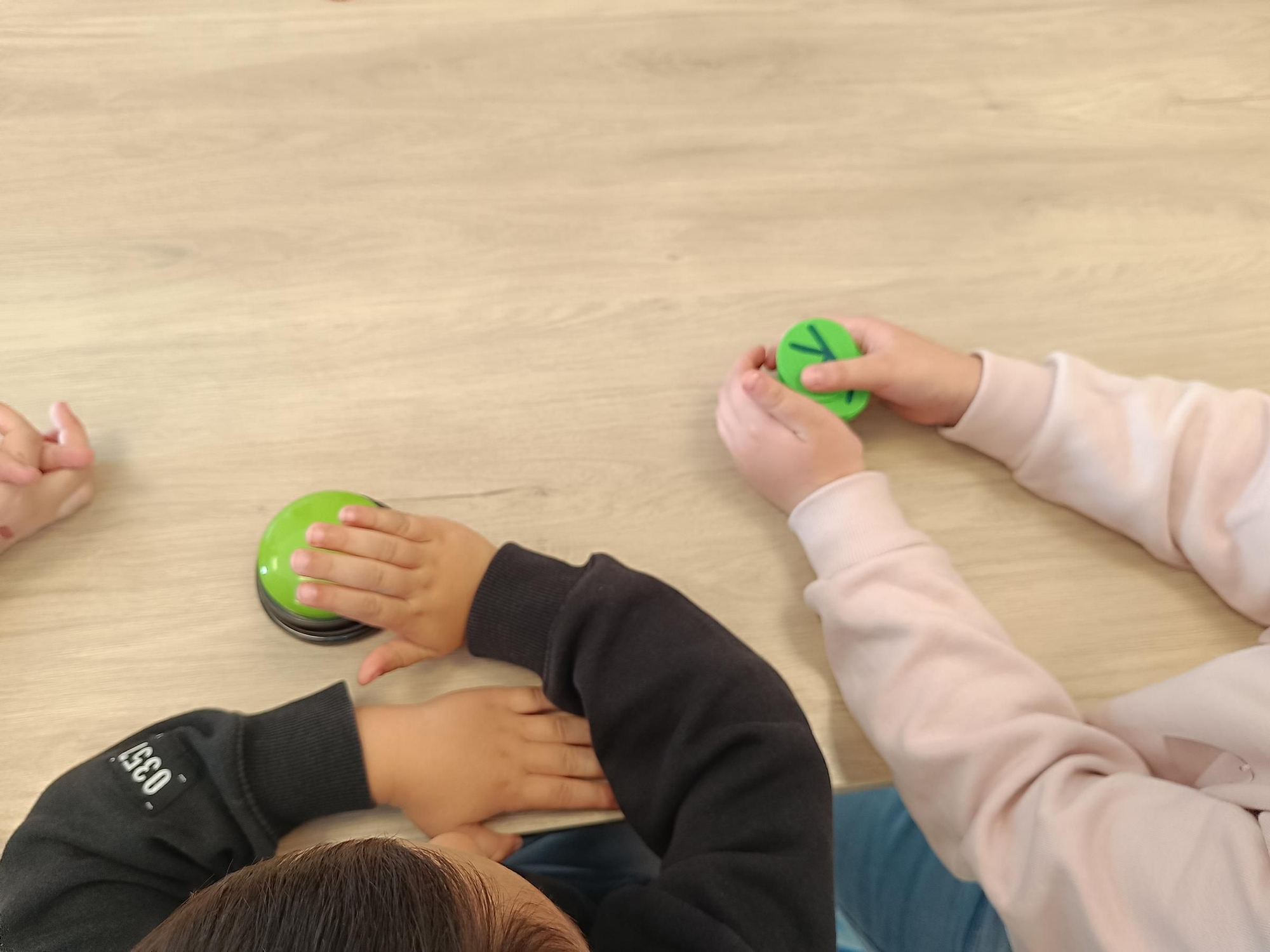 Los jóvenes de Llanera conciencian a los más pequeños