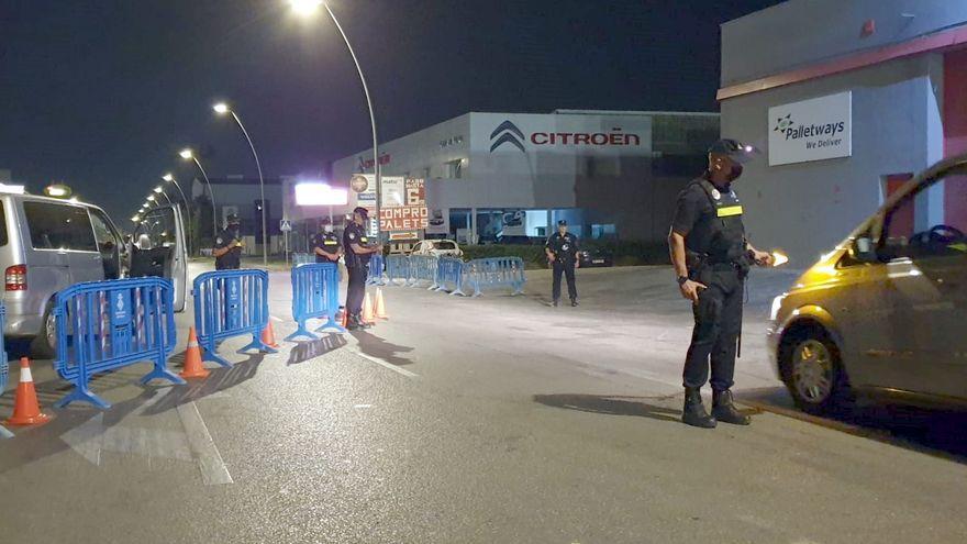 Eine Polizeikontrolle vor dem Gewerbegebiet Son Castelló in Palma.