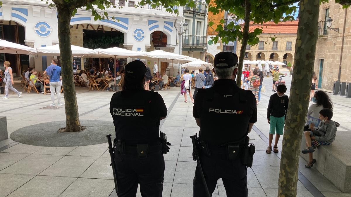 Una patrulla de Policía Nacional en Avilés