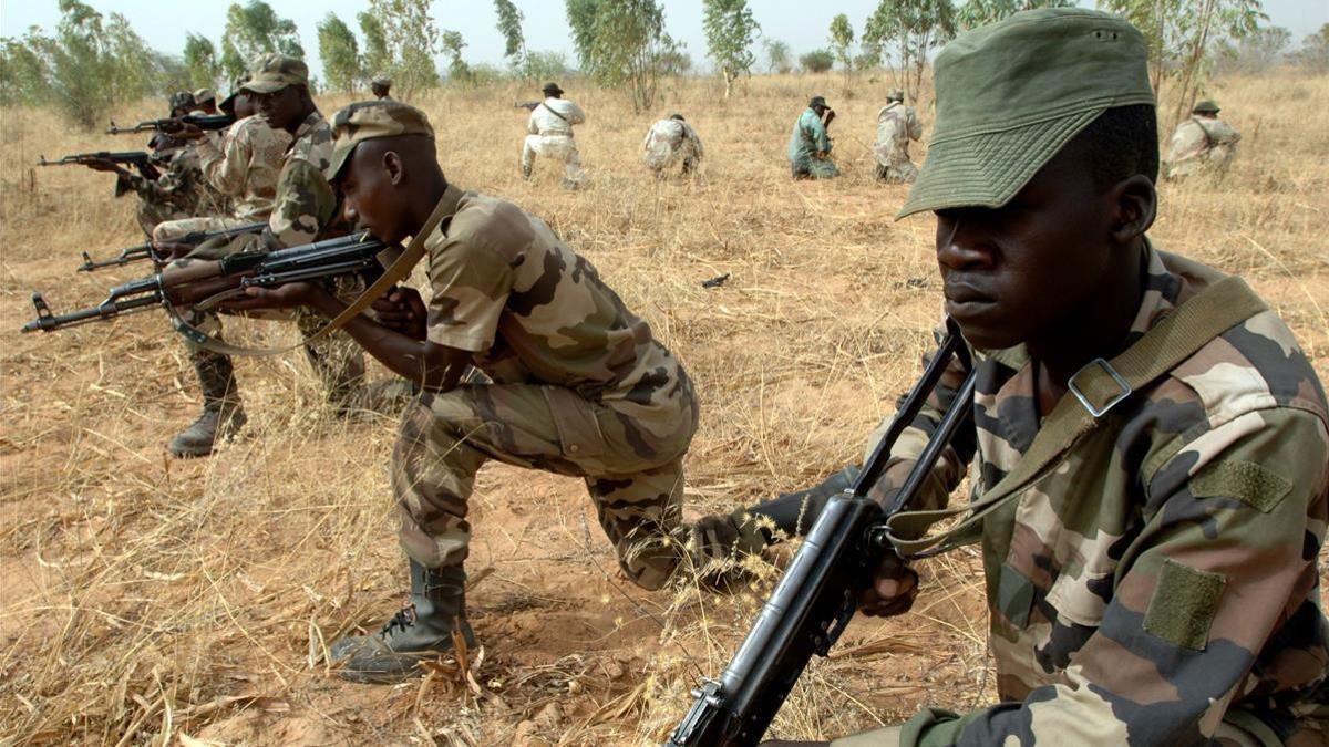 06 04 2007 Militares nigerinos en sesion de entrenamiento  SOCIEDAD AFRICA INTERNACIONAL  EJERCITO DE EEUU  EJERCITO DE NIGER