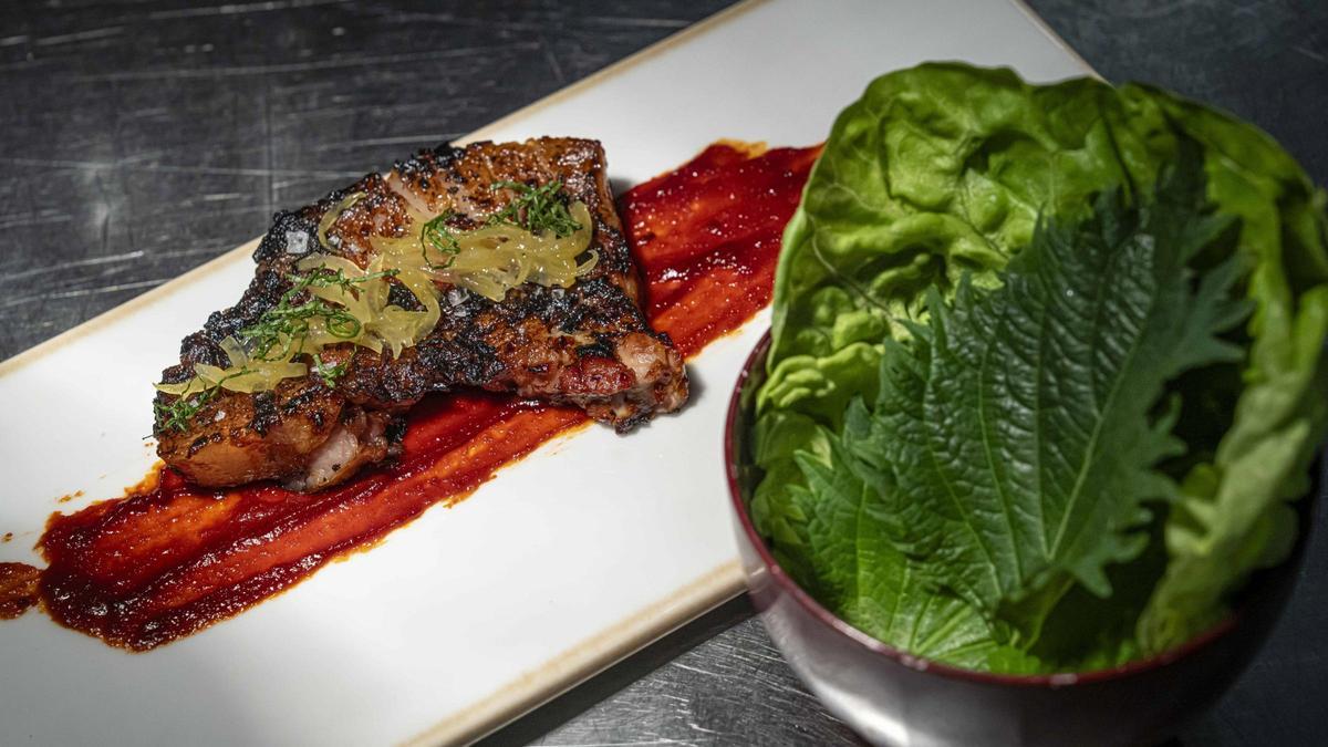 La panceta picante con lechuga de Atipical.