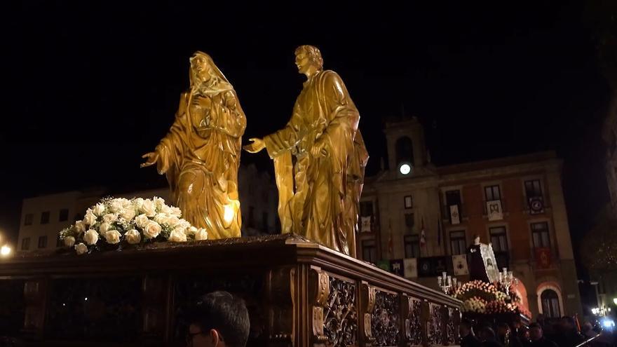 VÍDEO | La madrugada del Viernes Santo es así en la Plaza Mayor de Zamora: procesión del Jesús Nazareno