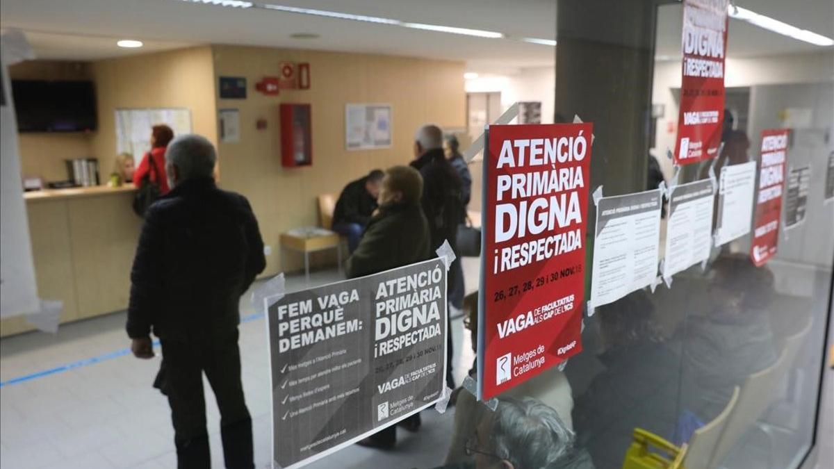 El CAP Poblenou, con carteles de la huelga