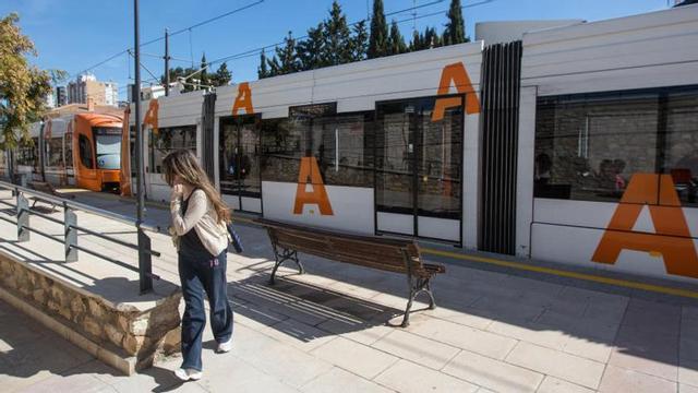Más de 4.000 sanciones por viajar sin billete en el TRAM en 2018