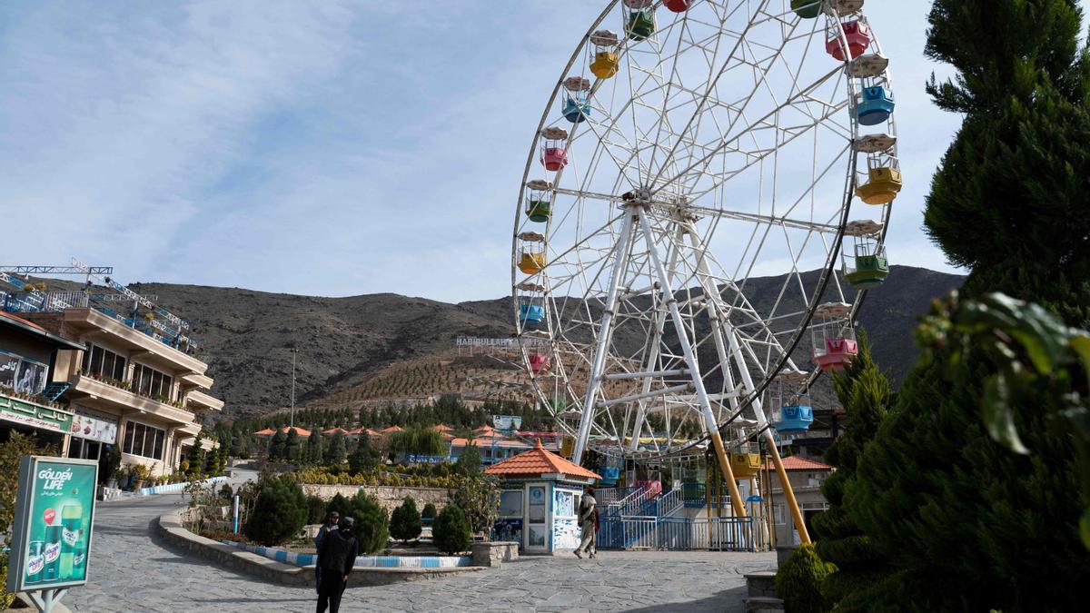 Talibán prohibe a las mujeres acceder a los parques