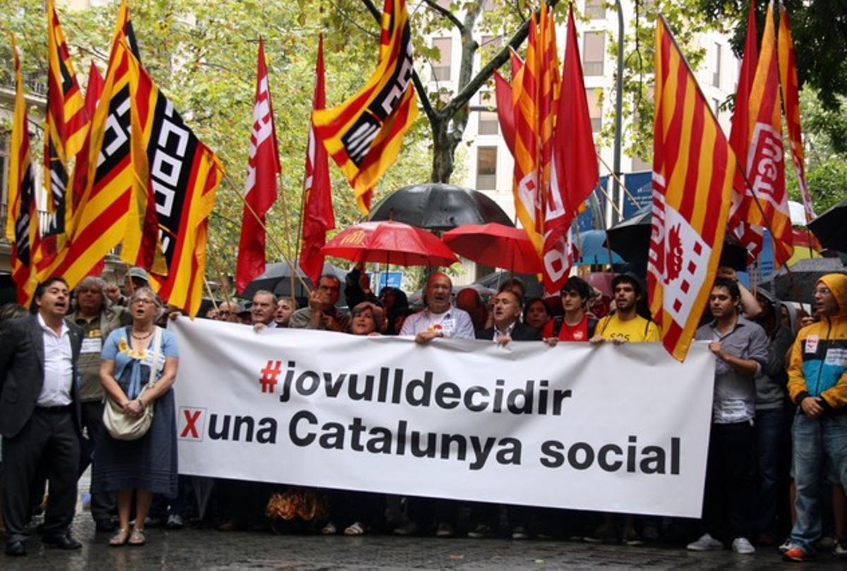 Els sindicats CCOO i UGT han reclamat el dret a decidir i han cridat la ciutadania a sortir al carrer per avançar cap a una Catalunya social.