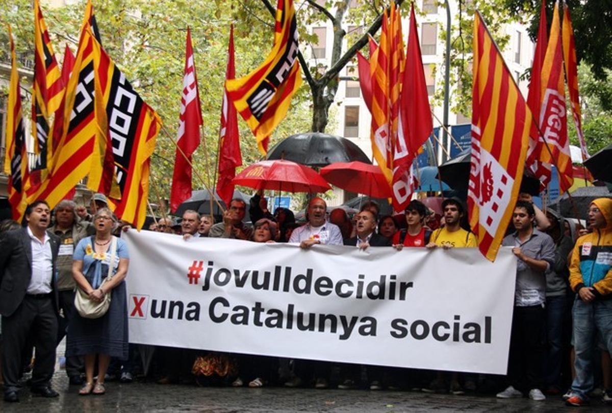 Los sindicatos CCOO y UGT han reclamado el derecho a decidir y han llamado a la ciudadanía a salir a la calle para avanzar hacia una Catalunya social.