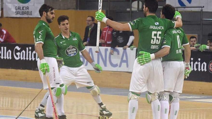 Los liceístas celebran un gol contra el San Cugat el pasado domingo.