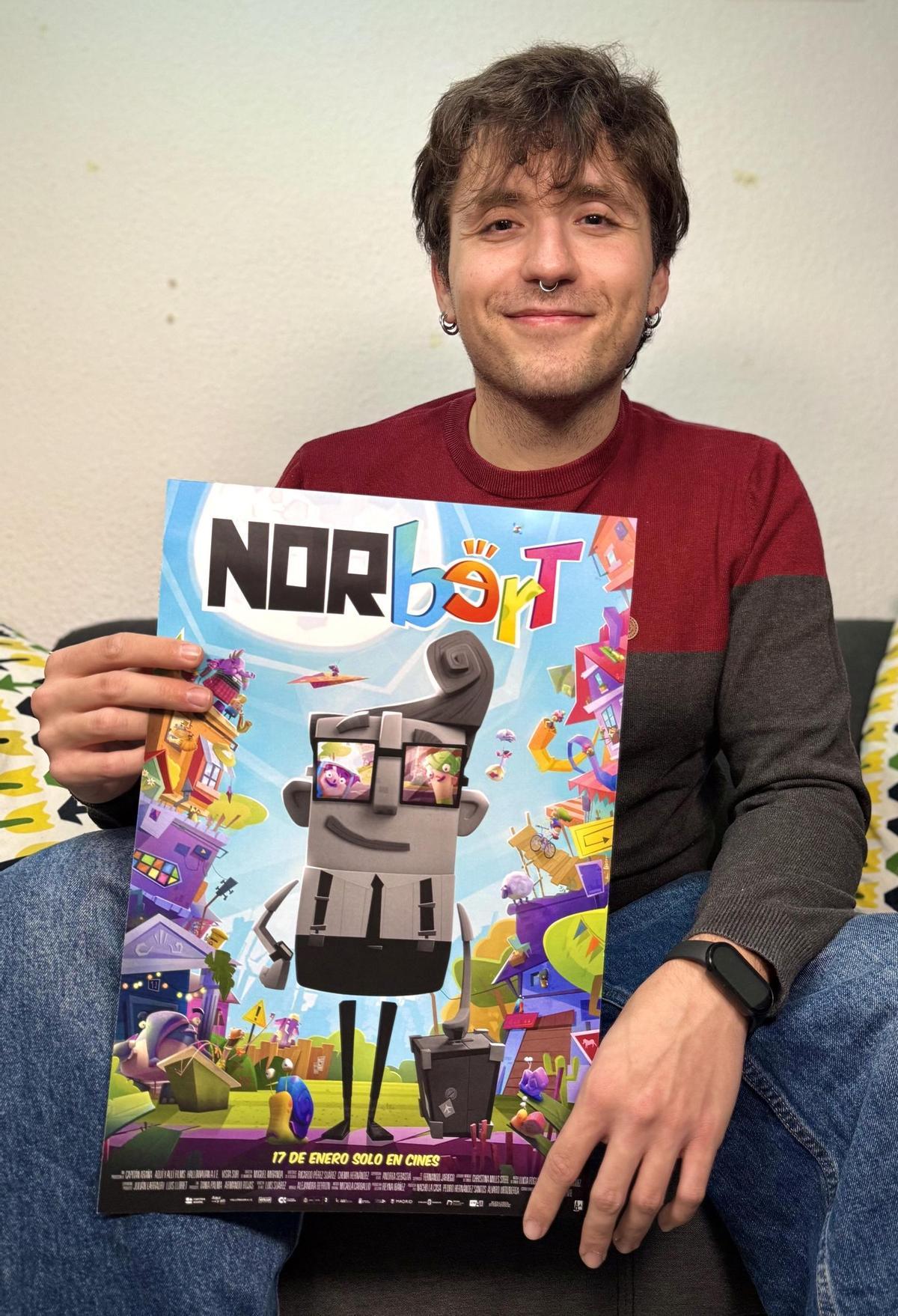 El ontinyentí Rubén Cambra, RUK, con el cartel de la película "Norbert", nominada a los Goya.