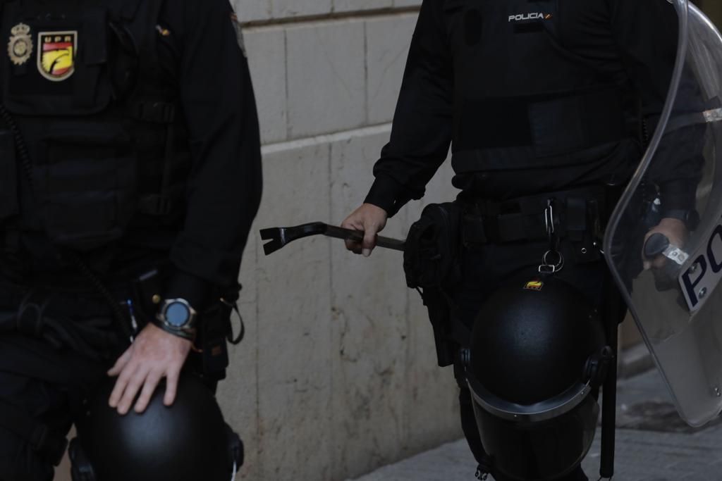 Inician los tres desahucios de la calle Sol sin incidentes