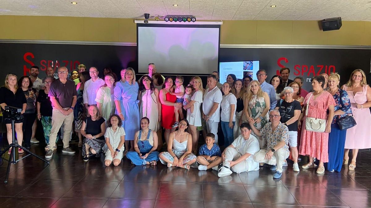 La Asociación de Enfermedades Raras de Elche reunió a decenas de ilicitanos en la presentación del nuevo servicio de atención a jóvenes