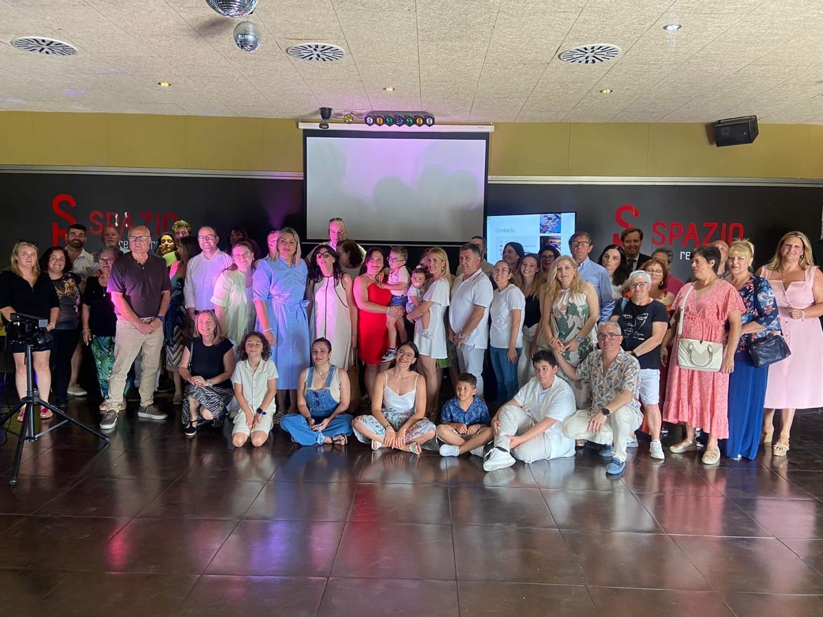 La Asociación de Enfermedades Raras de Elche reunió a decenas de ilicitanos en la presentación del nuevo servicio de atención a jóvenes