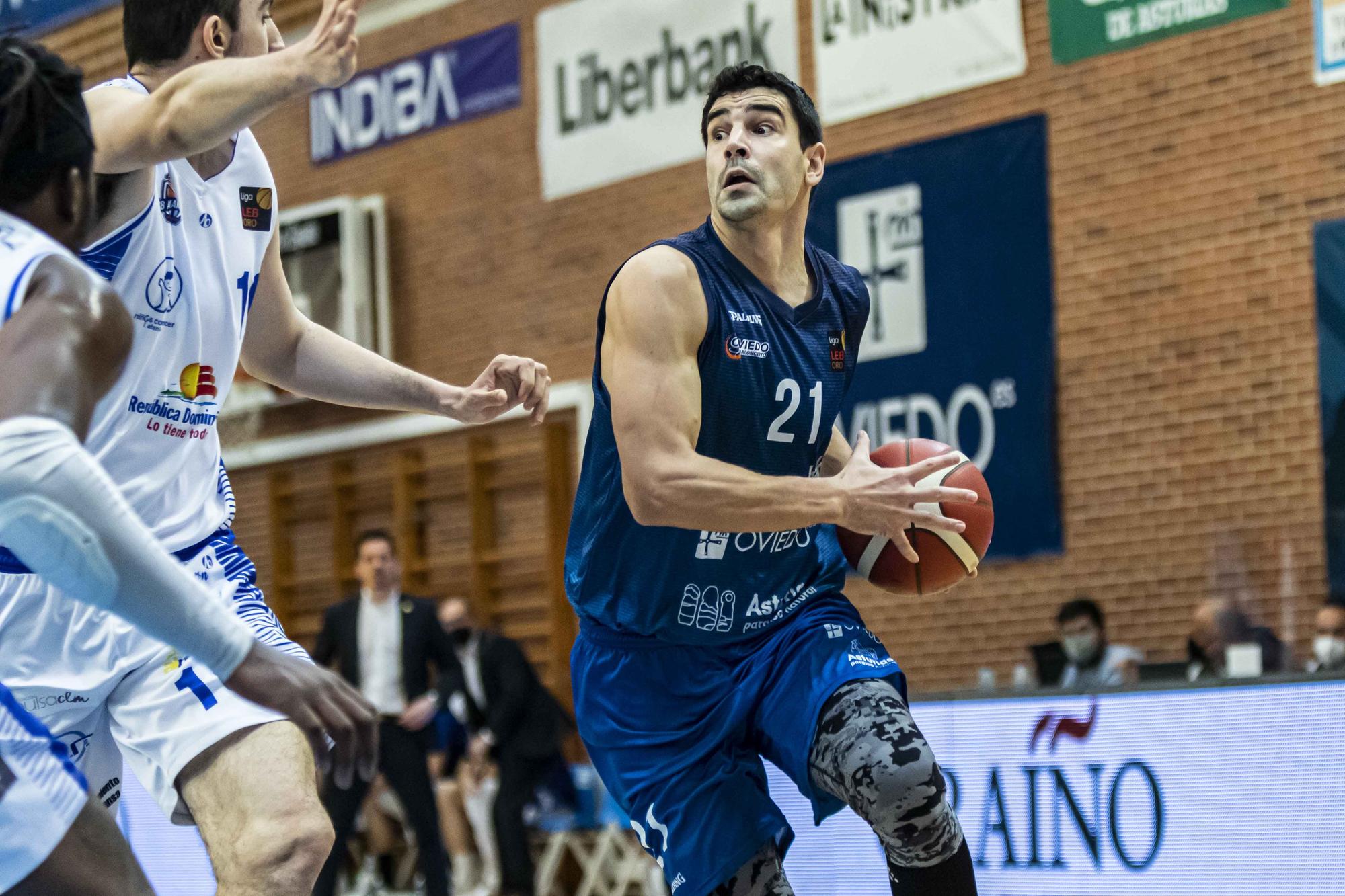 Las imágenes de la victoria del Liberbank Oviedo Baloncesto ante el Almansa que vale la clasificación para el play-off de ascenso a la ACB